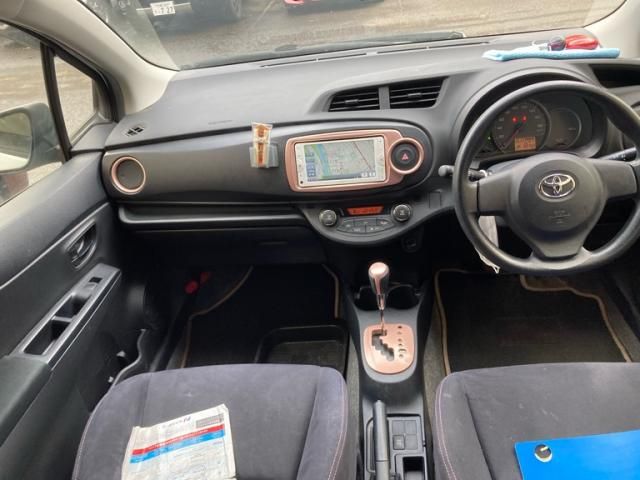 TOYOTA VITZ  4WD 2013