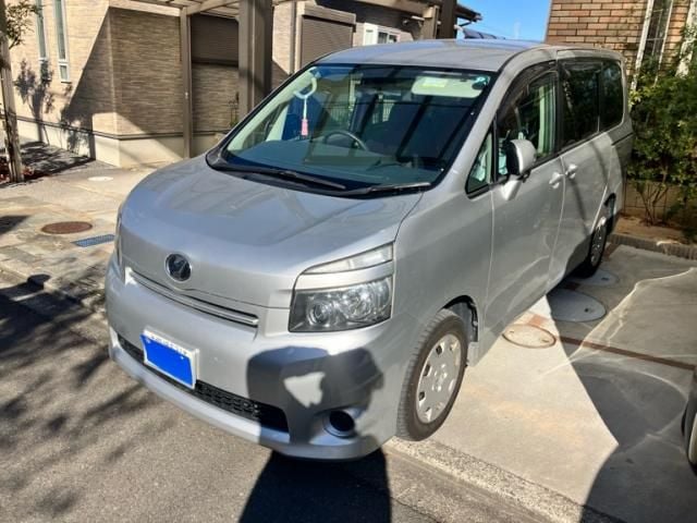TOYOTA VOXY 2009