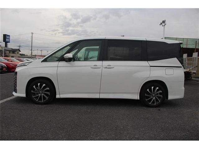 TOYOTA VOXY HYBRID 2025