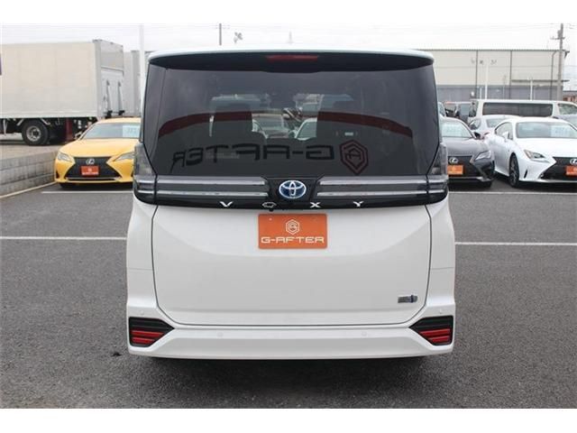 TOYOTA VOXY HYBRID 2025