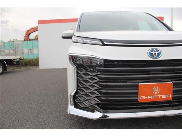 TOYOTA VOXY HYBRID 2025