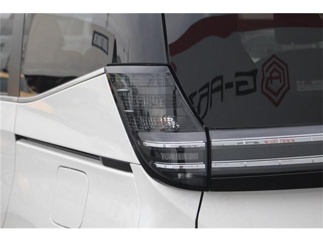 TOYOTA VOXY HYBRID 2025