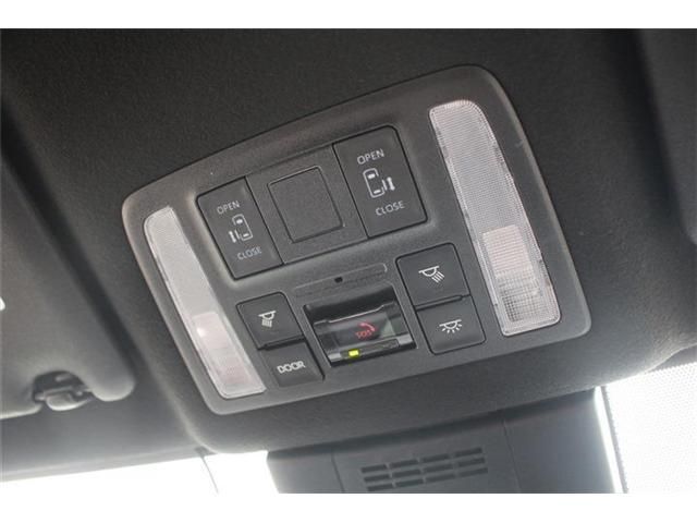 TOYOTA VOXY HYBRID 2025