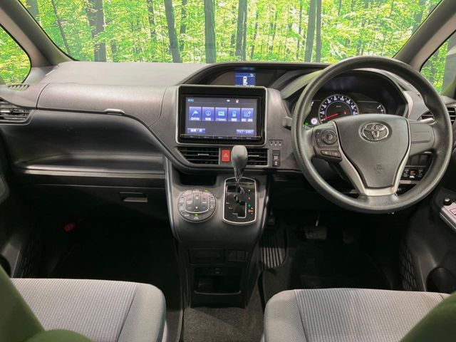 TOYOTA VOXY 2016