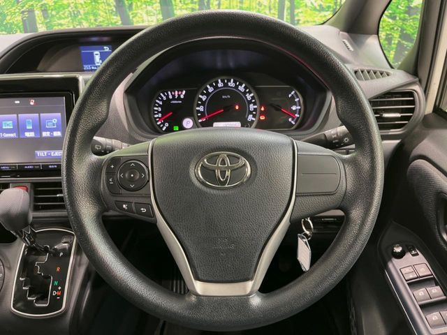 TOYOTA VOXY 2016