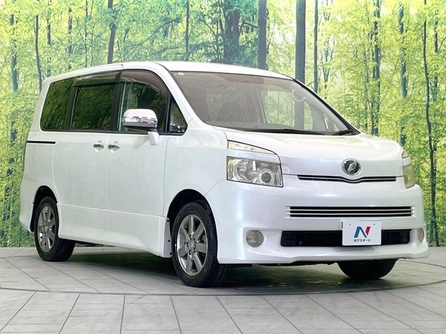 TOYOTA VOXY 2009