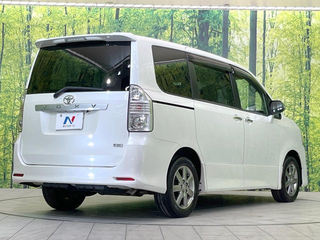 TOYOTA VOXY 2009