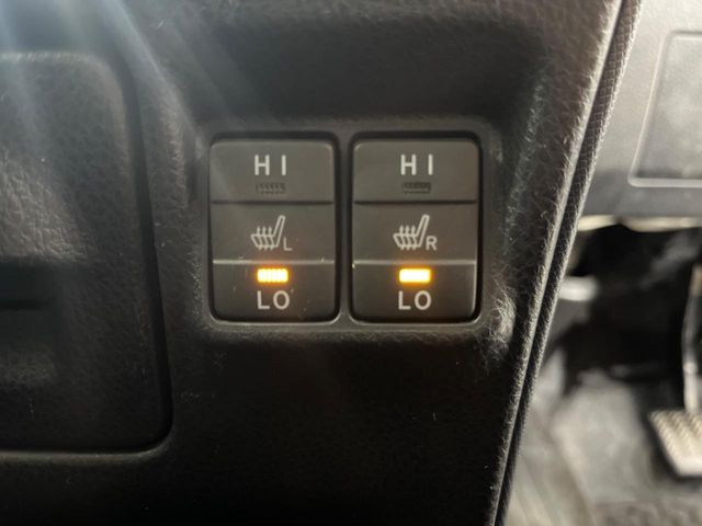 TOYOTA NOAH HYBRID 2015