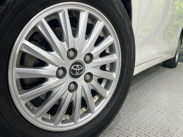 TOYOTA NOAH HYBRID 2015