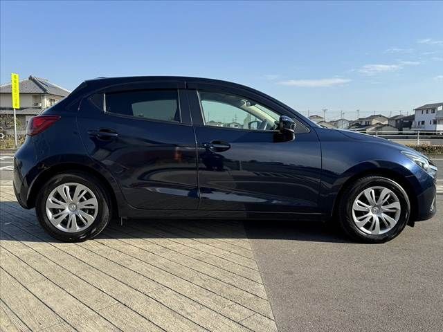 MAZDA DEMIO 2016