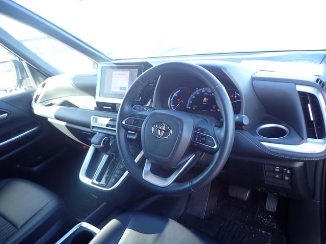 TOYOTA NOAH HYBRID 2024