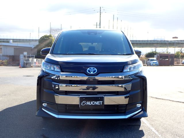 TOYOTA NOAH HYBRID 2024