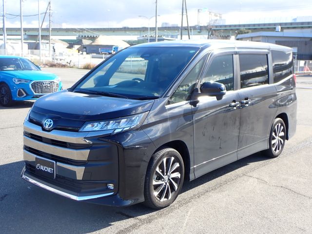TOYOTA NOAH HYBRID 2024