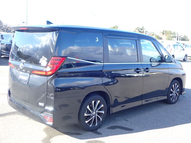 TOYOTA NOAH HYBRID 2024