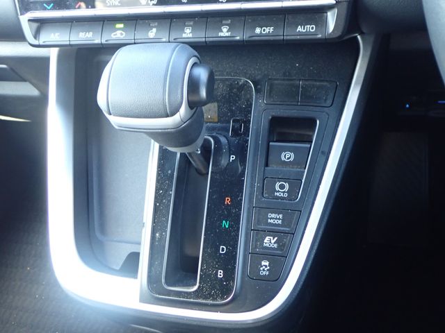 TOYOTA NOAH HYBRID 2024