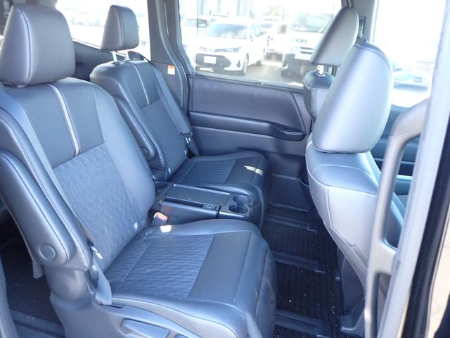 TOYOTA NOAH HYBRID 2024