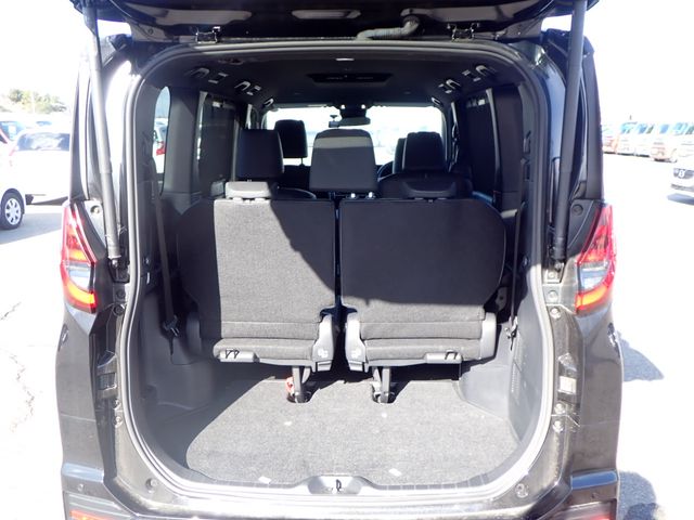 TOYOTA NOAH HYBRID 2024