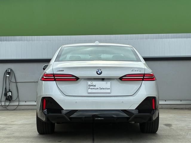 BMW BMW 5series sedan 2025