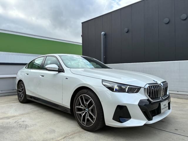 BMW BMW 5series sedan 2025