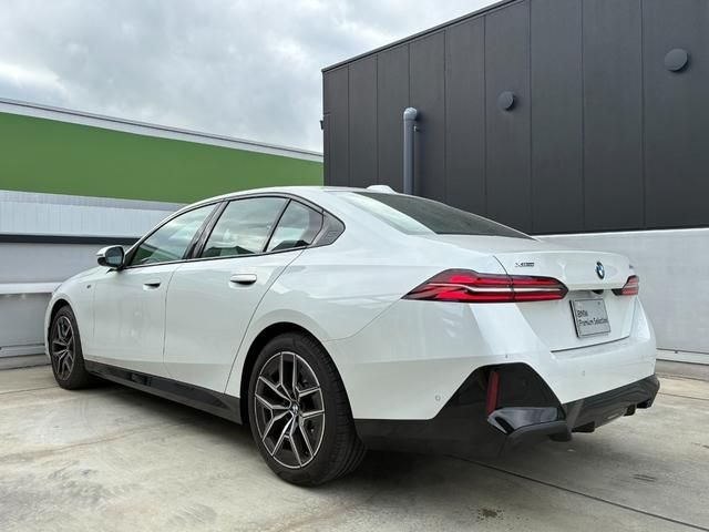 BMW BMW 5series sedan 2025