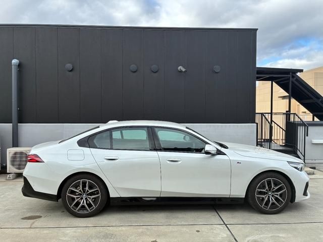 BMW BMW 5series sedan 2025