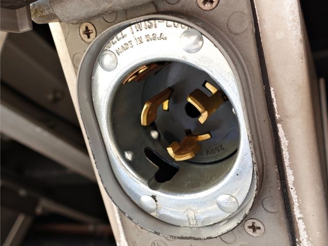 NISSAN DIESEL Quon 2018