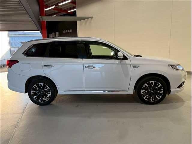 MITSUBISHI OUTLANDER PHEV 2015