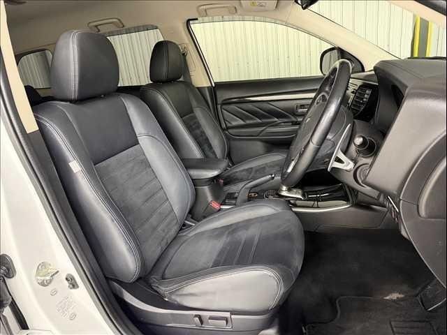 MITSUBISHI OUTLANDER PHEV 2015