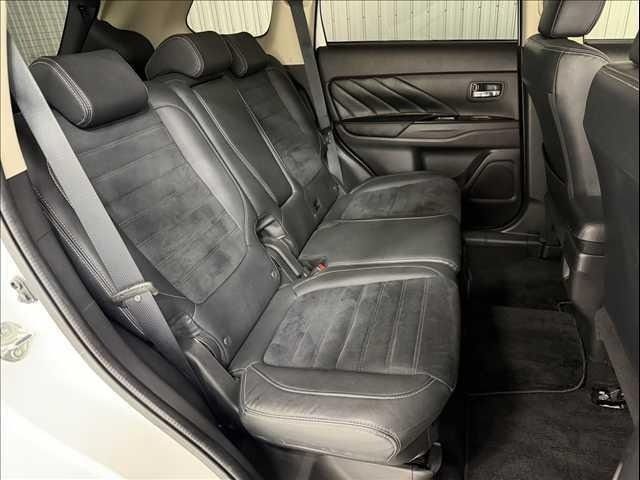 MITSUBISHI OUTLANDER PHEV 2015