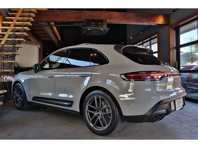 PORSCHE PORSCHE Macan 2025