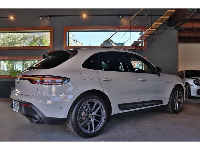 PORSCHE PORSCHE Macan 2025