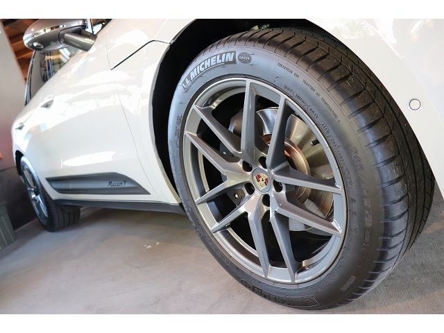 PORSCHE PORSCHE Macan 2025