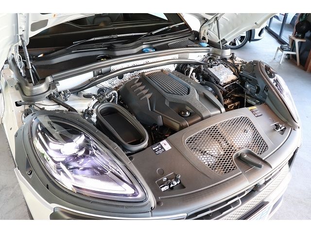 PORSCHE PORSCHE Macan 2025