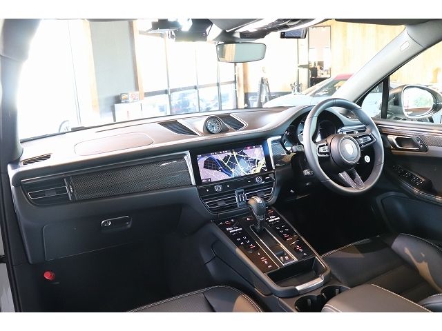 PORSCHE PORSCHE Macan 2025