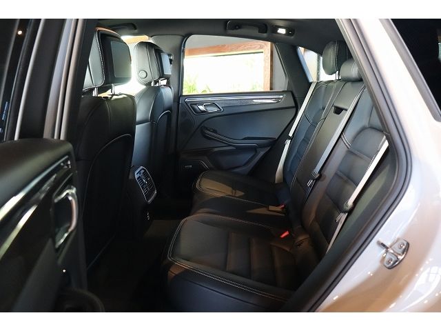 PORSCHE PORSCHE Macan 2025