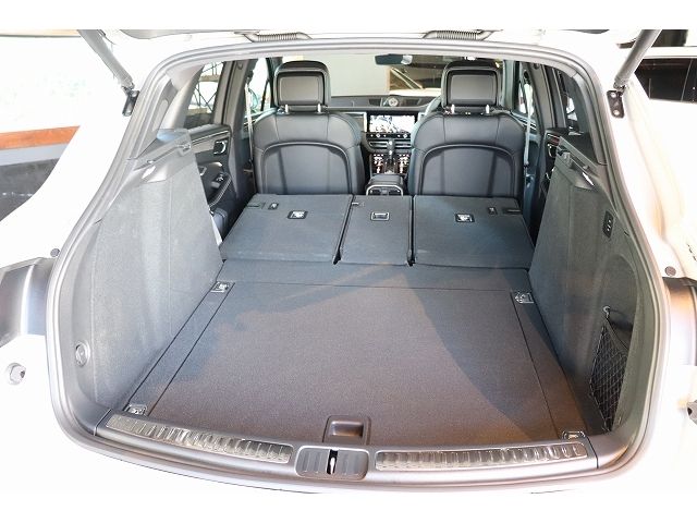 PORSCHE PORSCHE Macan 2025