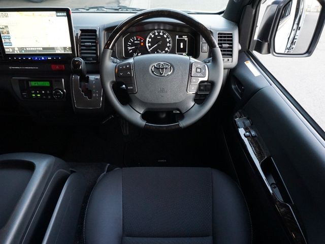 TOYOTA HIACE van 2WD 2025