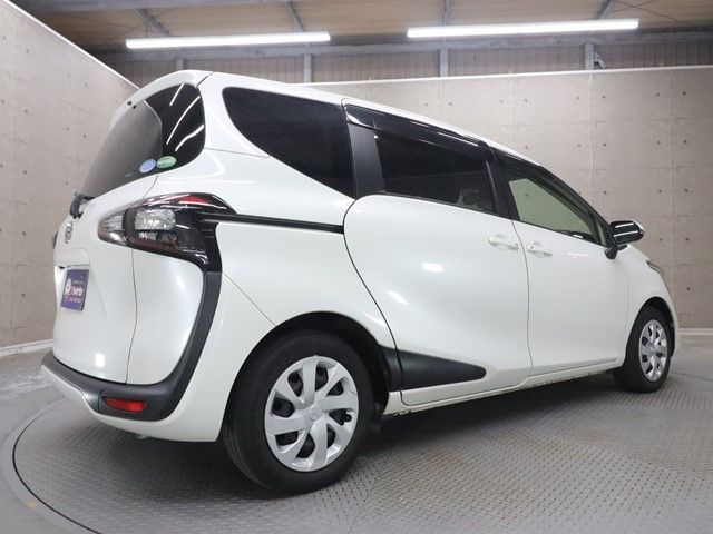 TOYOTA SIENTA 2017