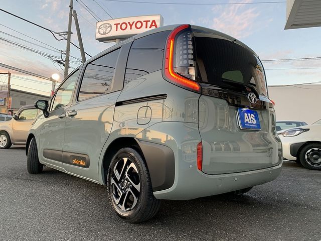 TOYOTA SIENTA HYBRID 2024