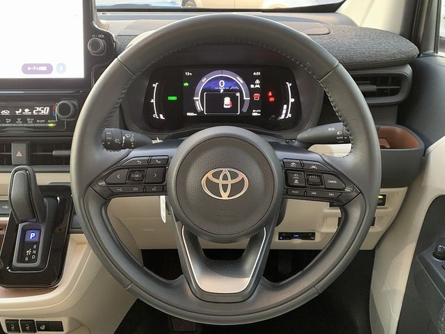 TOYOTA SIENTA HYBRID 2024