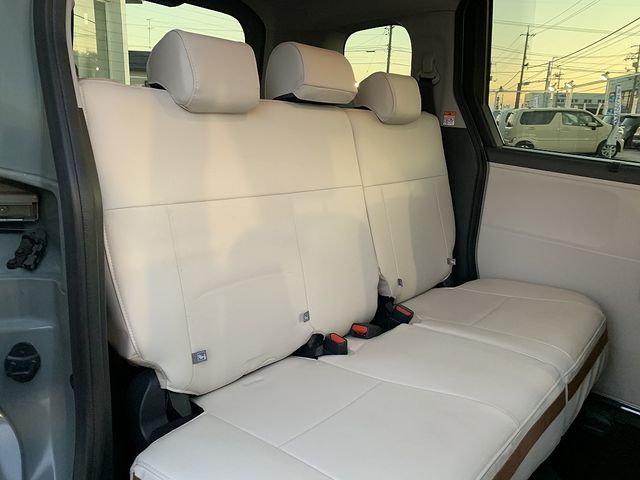 TOYOTA SIENTA HYBRID 2024