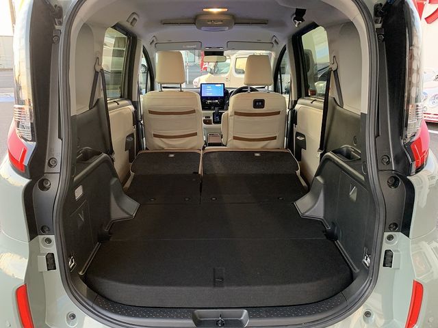 TOYOTA SIENTA HYBRID 2024