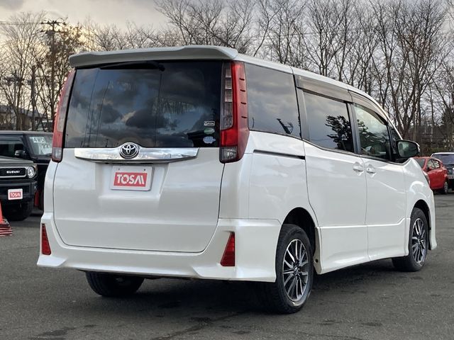 TOYOTA NOAH 4WD 2015