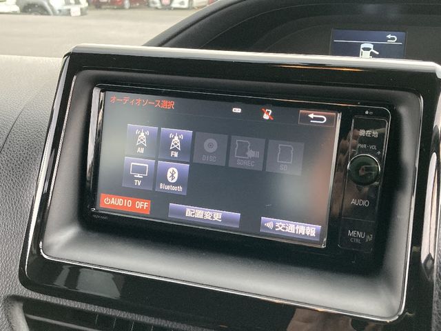 TOYOTA NOAH 4WD 2015