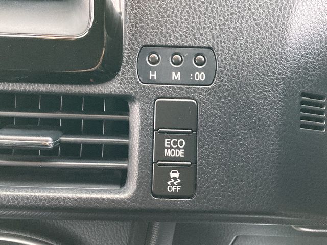 TOYOTA NOAH 4WD 2015