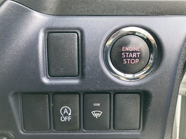 TOYOTA NOAH 4WD 2015