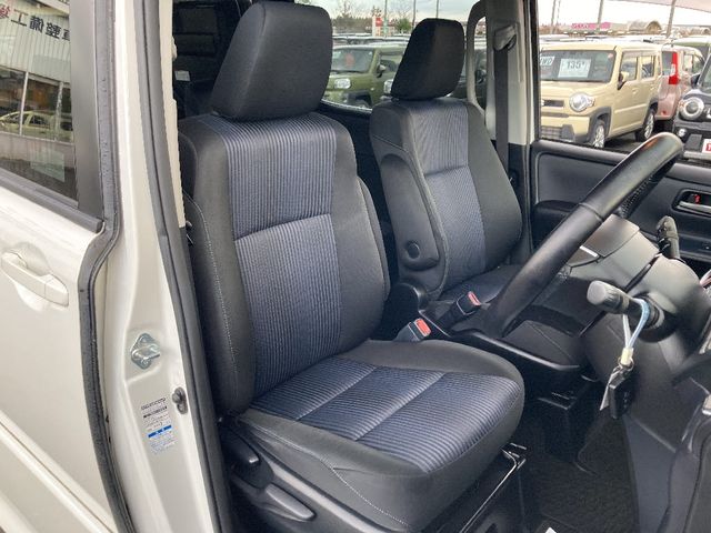 TOYOTA NOAH 4WD 2015