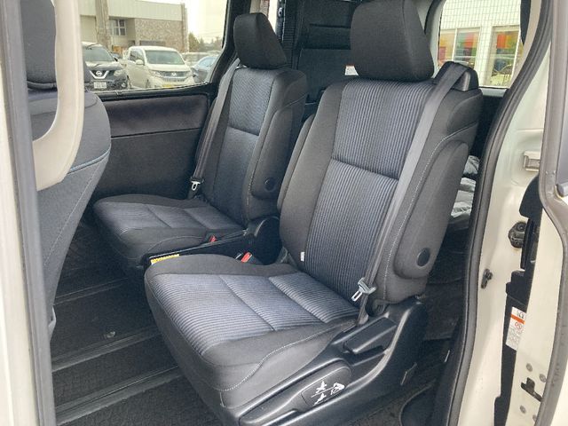 TOYOTA NOAH 4WD 2015