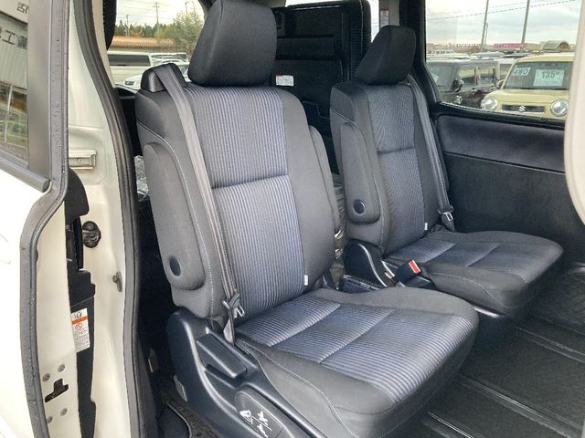 TOYOTA NOAH 4WD 2015