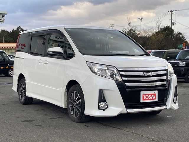 TOYOTA NOAH 4WD 2015